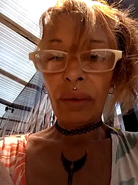 Snapshot of FrozenWaffle chatting on November 25, 2025, 3:23 pm FrozenWaffle online show from November 25, 2025, 3:23 pm