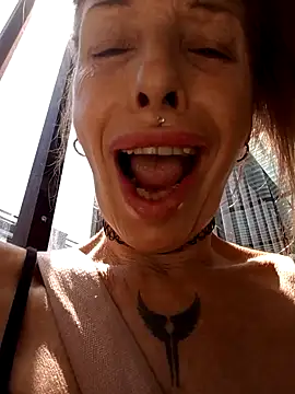 Snapshot of FrozenWaffle chatting on February 18, 2026, 3:19 pm FrozenWaffle online show from February 18, 2026, 3:19 pm