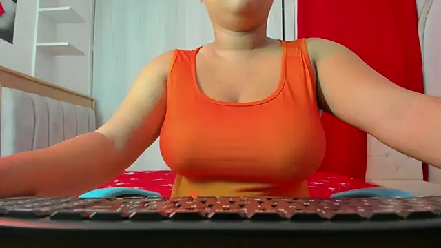 Snapshot of Lunastar02 chatting on December 20, 2025, 2:09 pm Lunastar02 online show from December 20, 2025, 2:09 pm