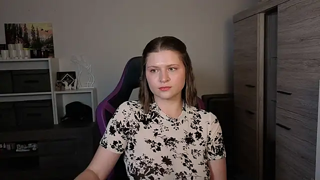 TinniAngel online show from September 10, 2025, 5:23 pm