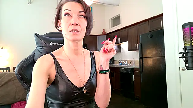 EveEnigma online show from March 6, 2025, 6:26 pm