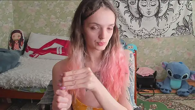 Cutie Adelia online show from May 26, 2026, 11:19 am