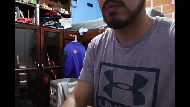 HefestoCam online show from April 17, 2026, 5:43 am