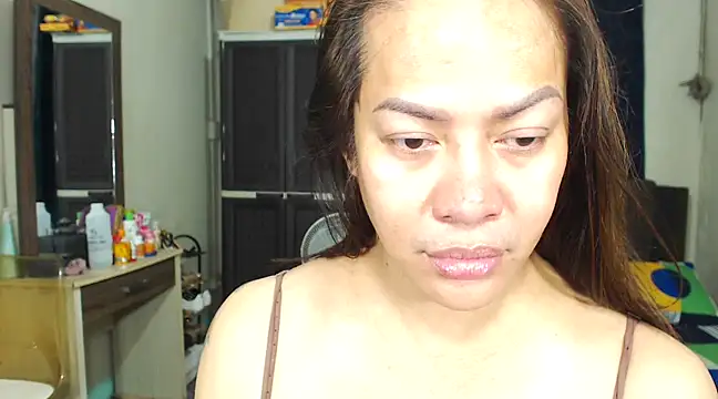 Snapshot of HugeKatarinaTS chatting on February 15, 2025, 1:05 pm HugeKatarinaTS online show from February 15, 2025, 1:05 pm