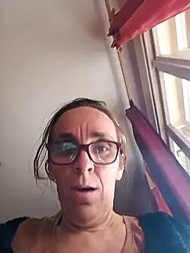 Snapshot of Dettybitch40 chatting on October 21, 2025, 12:37 pm Dettybitch40 online show from October 21, 2025, 12:37 pm