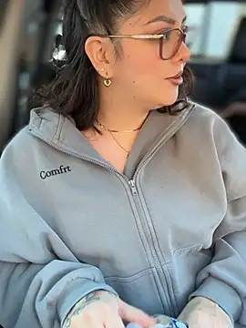 nativepumpkin95 online show from February 14, 2026, 10:32 pm