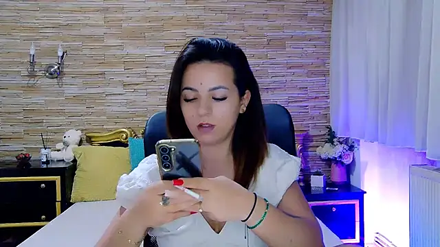 Snapshot of PlayfulElla chatting on February 17, 2025, 3:11 pm PlayfulElla online show from February 17, 2025, 3:11 pm