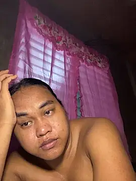 Snapshot of bettina_love chatting on June 1, 2026, 8:14 am bettina love online show from June 1, 2026, 8:14 am