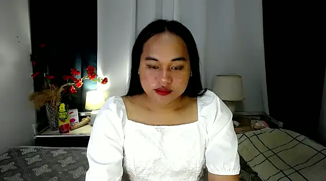 Snapshot of bettina_love chatting on December 11, 2024, 10:14 am bettina love online show from December 11, 2024, 10:14 am
