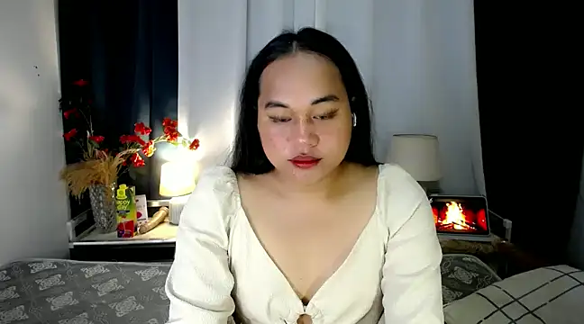Snapshot of bettina_love chatting on December 9, 2024, 8:44 am bettina love online show from December 9, 2024, 8:44 am