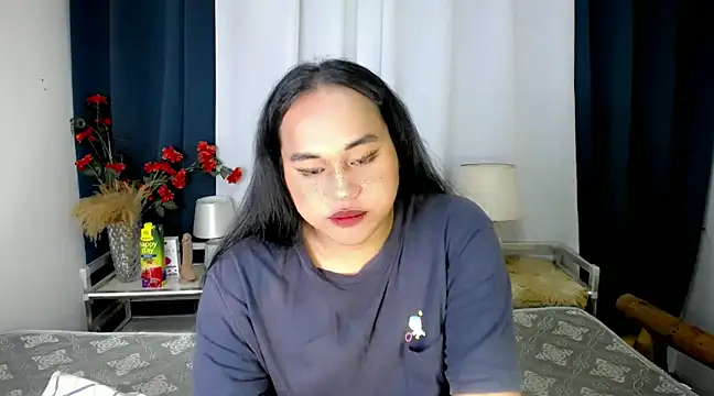 Snapshot of bettina_love chatting on December 4, 2024, 11:13 am bettina love online show from December 4, 2024, 11:13 am