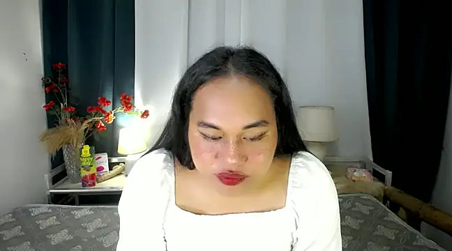 Snapshot of bettina_love chatting on December 11, 2024, 1:17 pm bettina love online show from December 11, 2024, 1:17 pm