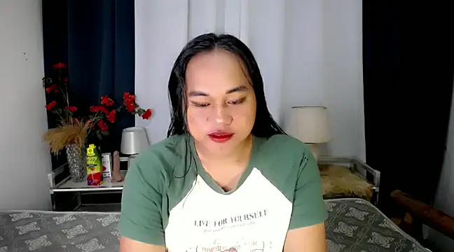 Snapshot of bettina_love chatting on December 3, 2024, 8:22 am bettina love online show from December 3, 2024, 8:22 am