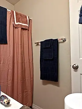 bootiebby online show from September 26, 2025, 5:25 am