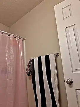 bootiebby online show from September 11, 2025, 8:53 pm