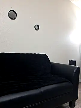 bootiebby online show from October 19, 2025, 1:03 pm