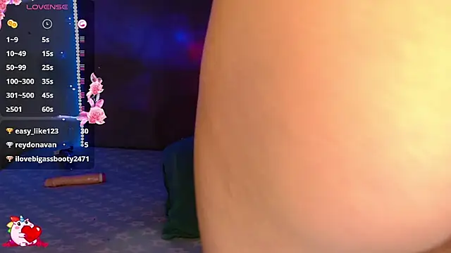 Snapshot of SophieeSweet chatting on January 7, 2025, 11:56 pm SophieeSweet online show from January 7, 2025, 11:56 pm