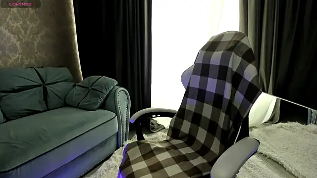 XLindaMilfX online show from November 6, 2025, 1:26 pm