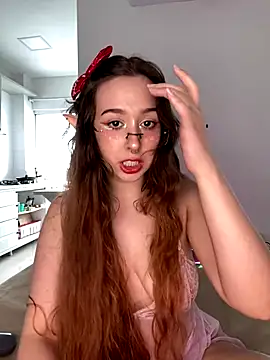 tsuki chan on online show from December 16, 2025, 3:16 pm