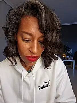 Goldenlace online show from December 4, 2025, 11:31 am