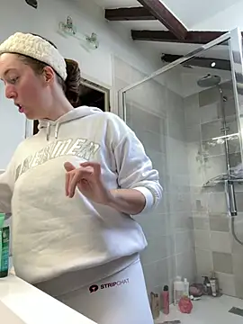 Snapshot of Daisy_Michto_Officiel chatting on February 7, 2025, 10:08 am Daisy Michto Officiel online show from February 7, 2025, 10:08 am