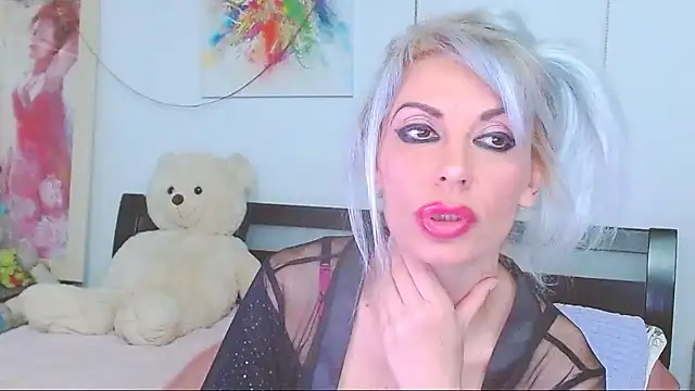 Snapshot of HoneyLara chatting on March 13, 2026, 10:37 pm HoneyLara online show from March 13, 2026, 10:37 pm