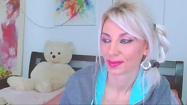 Snapshot of HoneyLara chatting on March 3, 2026, 8:16 pm HoneyLara online show from March 3, 2026, 8:16 pm