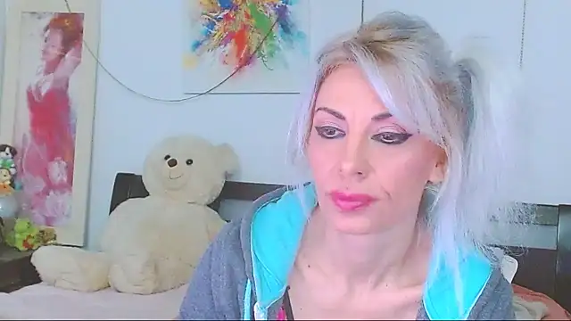 Snapshot of HoneyLara chatting on March 8, 2026, 10:13 pm HoneyLara online show from March 8, 2026, 10:13 pm