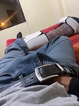 Snapshot of stuard-19 chatting on February 10, 2026, 5:06 am stuard-19 online show from February 10, 2026, 5:06 am