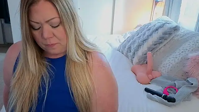 JESS LOVES online show from October 23, 2025, 5:11 pm