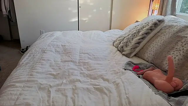 JESS LOVES online show from November 9, 2025, 4:11 pm