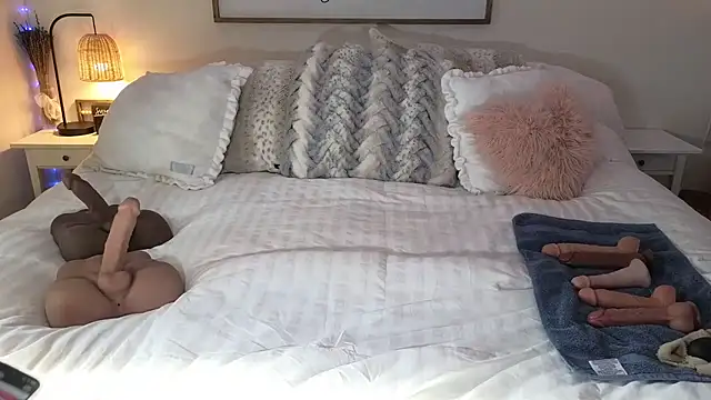 JESS LOVES online show from July 25, 2026, 3:40 pm