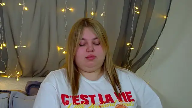 LillianKim online show from November 16, 2025, 6:40 am