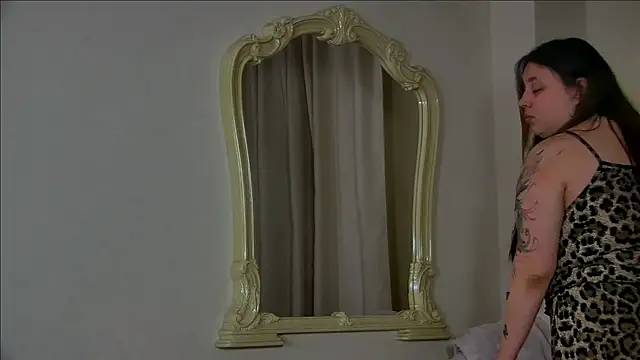 LillianKim online show from September 22, 2025, 6:36 pm