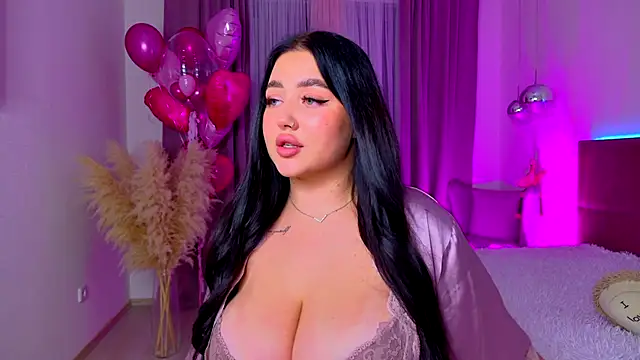 KylieLips online show from December 5, 2024, 5:55 pm