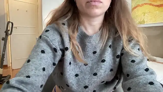 Snapshot of Mollyy998 chatting on October 29, 2025, 8:35 am Mollyy998 online show from October 29, 2025, 8:35 am