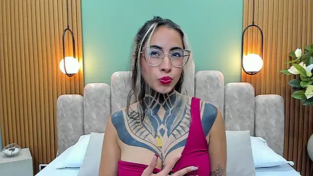 NicoleBlum online show from March 11, 2025, 3:56 pm