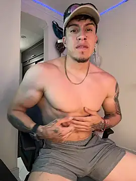 Snapshot of strongboy_ chatting on August 3, 2026, 4:57 pm strongboy online show from August 3, 2026, 4:57 pm