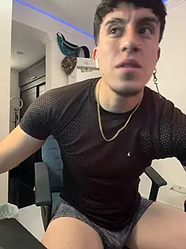 Snapshot of strongboy_ chatting on July 27, 2026, 4:58 pm strongboy online show from July 27, 2026, 4:58 pm