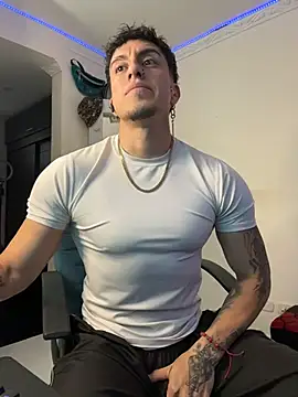 Snapshot of strongboy_ chatting on July 26, 2026, 9:32 pm strongboy online show from July 26, 2026, 9:32 pm