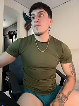 Snapshot of strongboy_ chatting on August 1, 2026, 5:22 pm strongboy online show from August 1, 2026, 5:22 pm