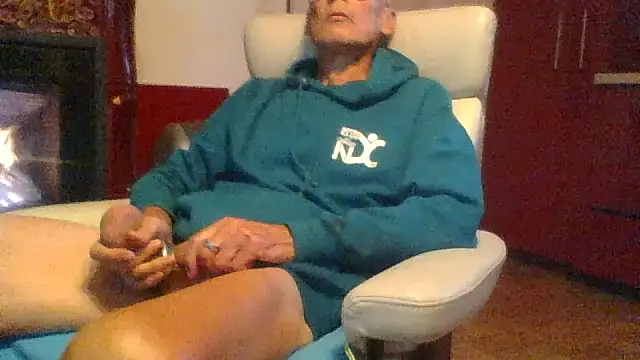 pierre5004 online show from October 7, 2025, 5:36 pm