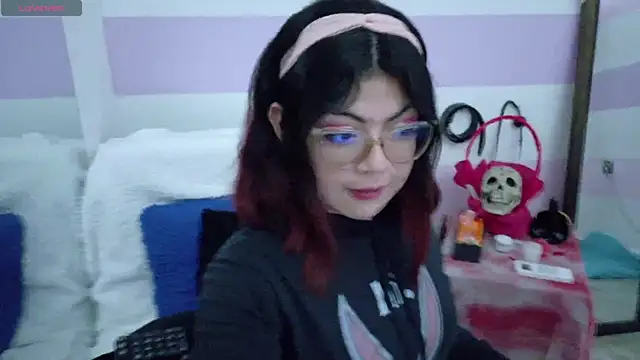 Catwhite  online show from October 27, 2025, 7:59 pm