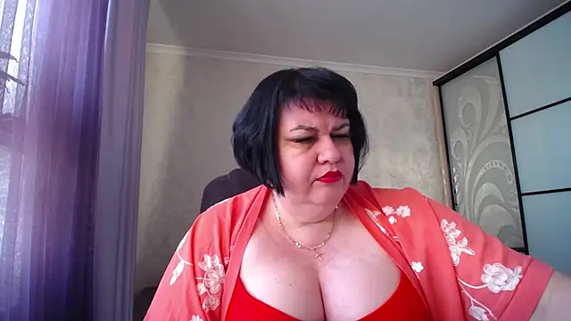 Snapshot of JuicyLady_Di chatting on February 4, 2026, 6:08 am JuicyLady Di online show from February 4, 2026, 6:08 am