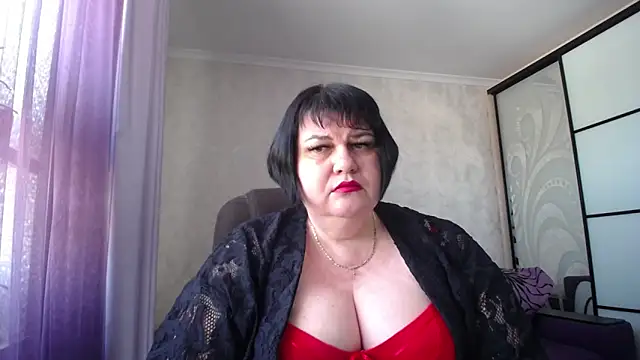 Snapshot of JuicyLady_Di chatting on February 10, 2026, 10:14 am JuicyLady Di online show from February 10, 2026, 10:14 am