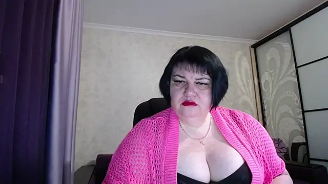 Snapshot of JuicyLady_Di chatting on January 19, 2026, 5:00 am JuicyLady Di online show from January 19, 2026, 5:00 am