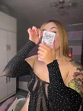 Sam Thompsoon  online show from October 23, 2025, 3:38 am