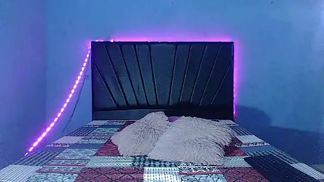 JulianaFoster online show from March 1, 2026, 5:07 am