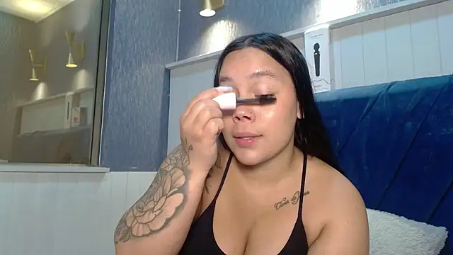 EmilyQueen3x online show from November 30, 2025, 1:34 pm