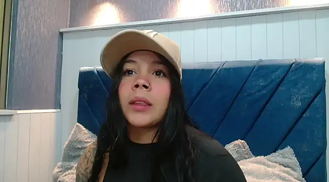 EmilyQueen3x online show from March 20, 2025, 12:54 pm